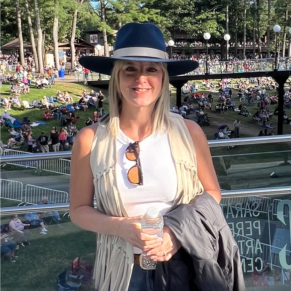 Meet your Posher, Mélanie - Picture 1 of 1